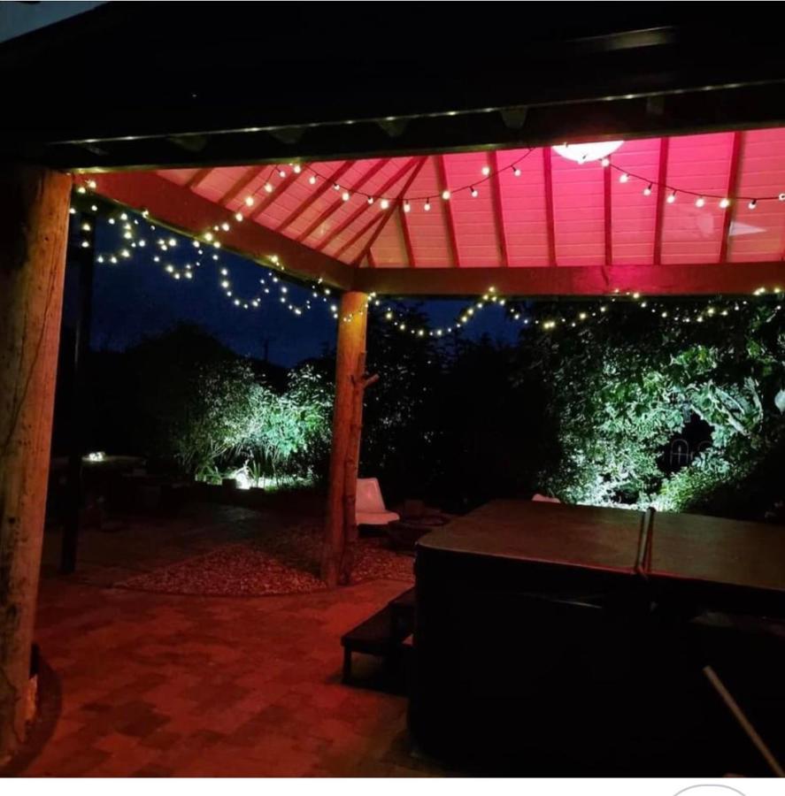 Lincoln Holiday Retreat Lodge With Private Hot Tub Exterior photo